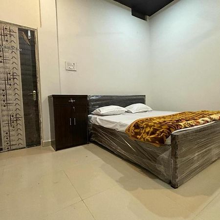 Madhuri Guest House Varanasi Exterior foto