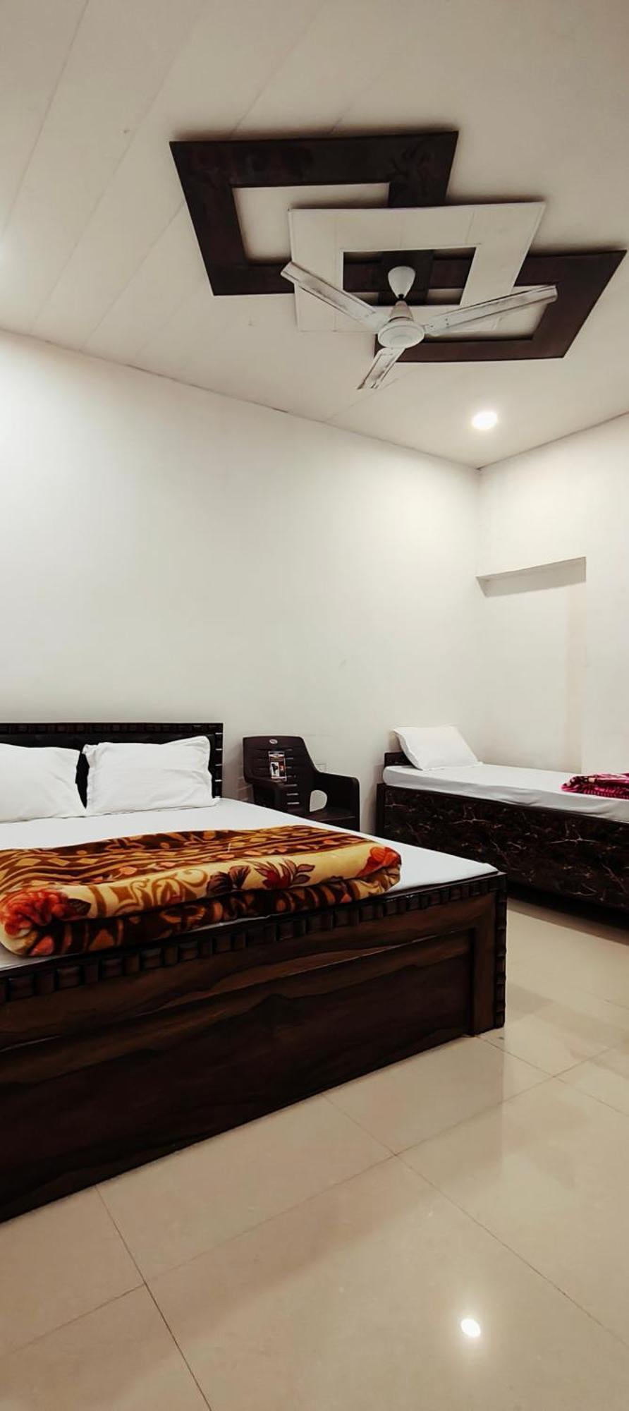 Madhuri Guest House Varanasi Exterior foto