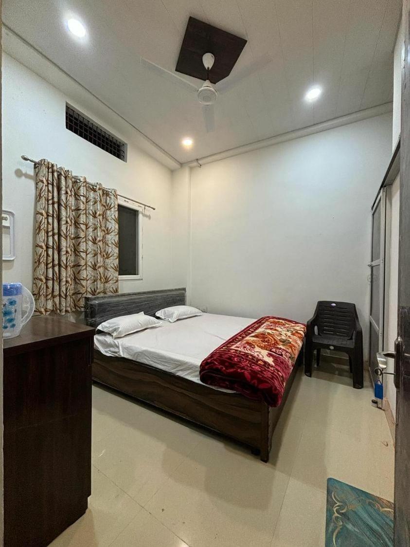 Madhuri Guest House Varanasi Exterior foto