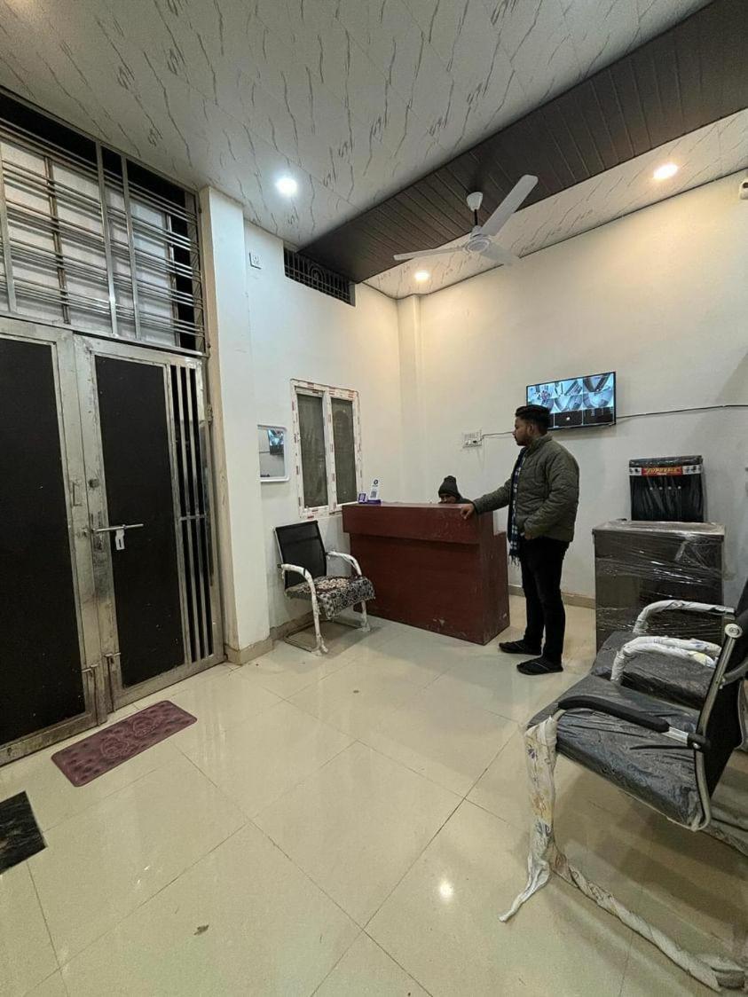 Madhuri Guest House Varanasi Exterior foto